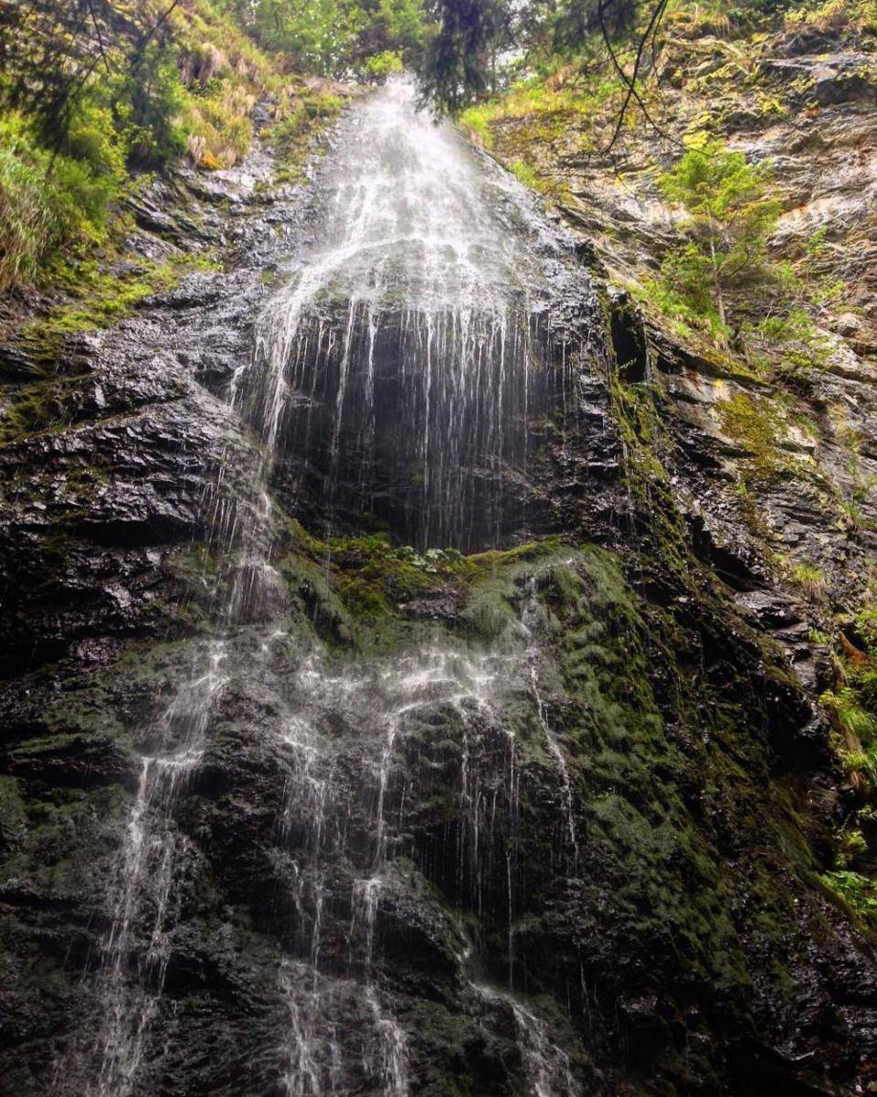 Yalynskyi Waterfall (instagram.com/pym6am6ap)