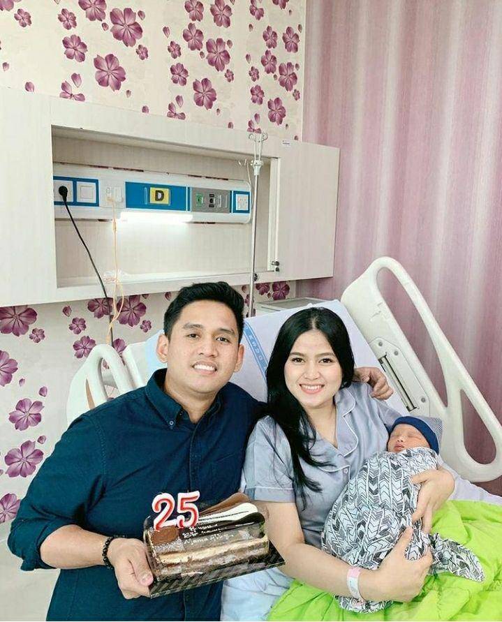 Dimico Ardan bersama anak dan istri (instagram.com/dimicoardan)