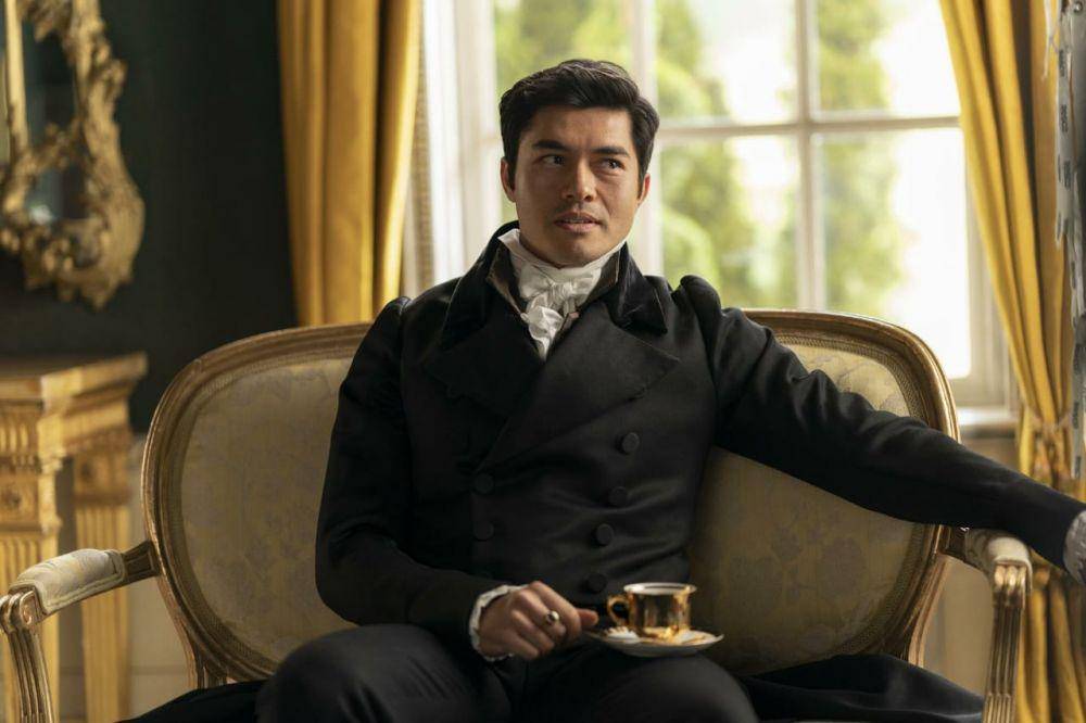 cuplikan adegan Henry Golding di film Persuasion (dok. Netflix/Persuasion)