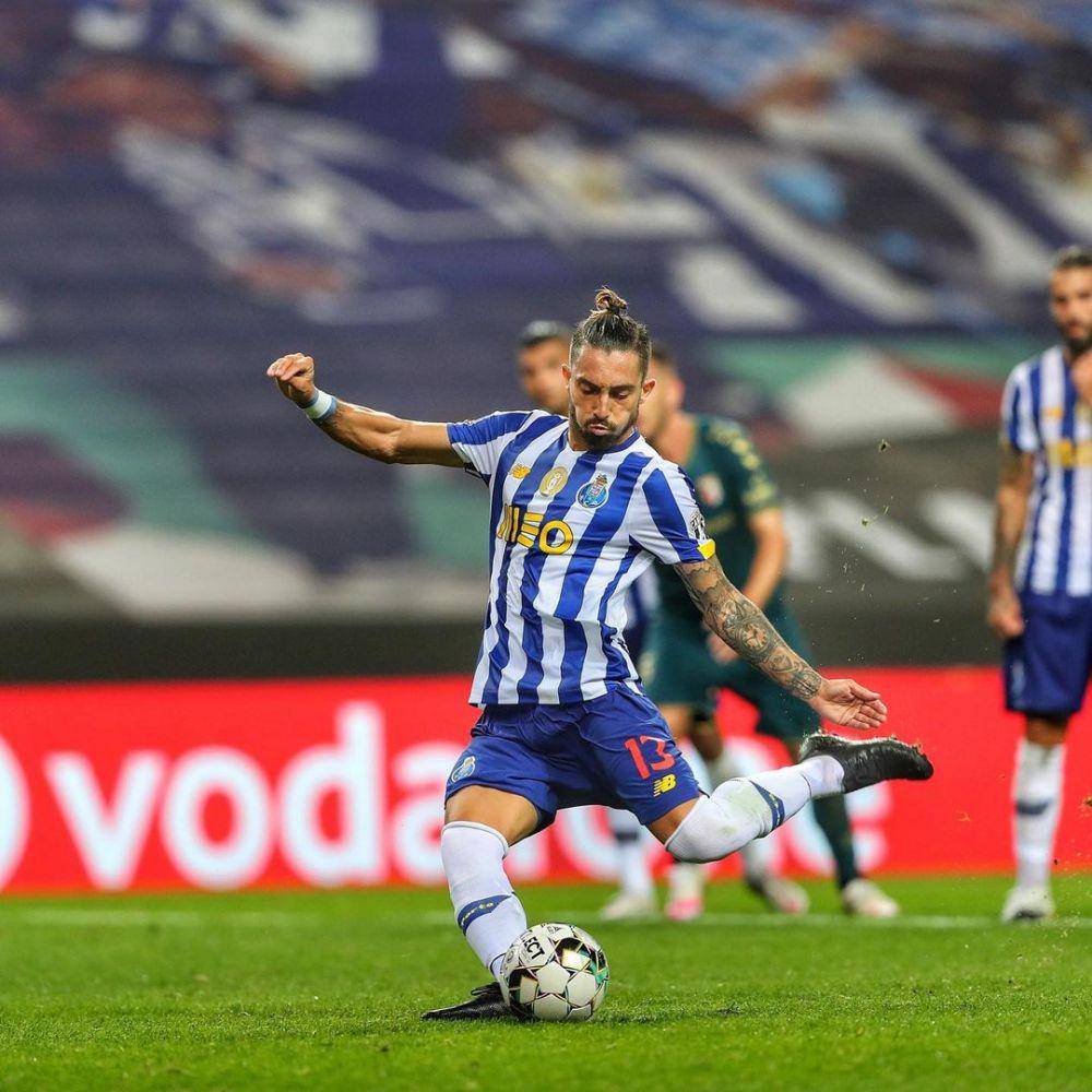 potret Alex Telles saat membela Porto (instagram.com/alextelles13)