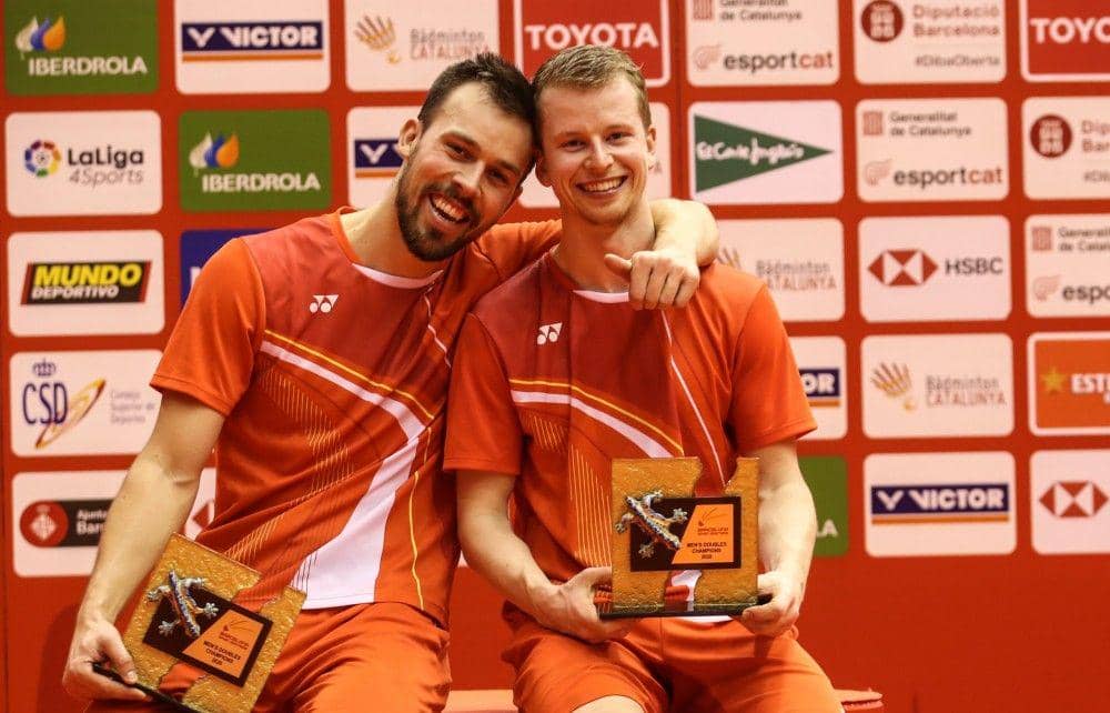 Kim Astrup dan Anders Skaarup Rasmussen berpose saat menjadi juara di Spain Masters 2020. (bwfworldtour.bwfbadminton.com)