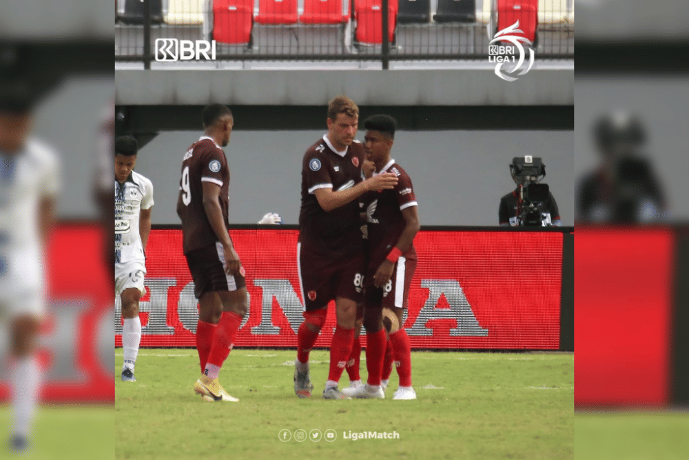 Selebrasi pemain PSM Makassar setelah mencetak gol ke gawang PSIS Semarang dalam laga pekan ke-29 BRI Liga 1 2021/22 di Stadion Kapten I Wayan Dipta Gianyar, Minggu 6 Maret 2022. (Instagram.com/liga1match)