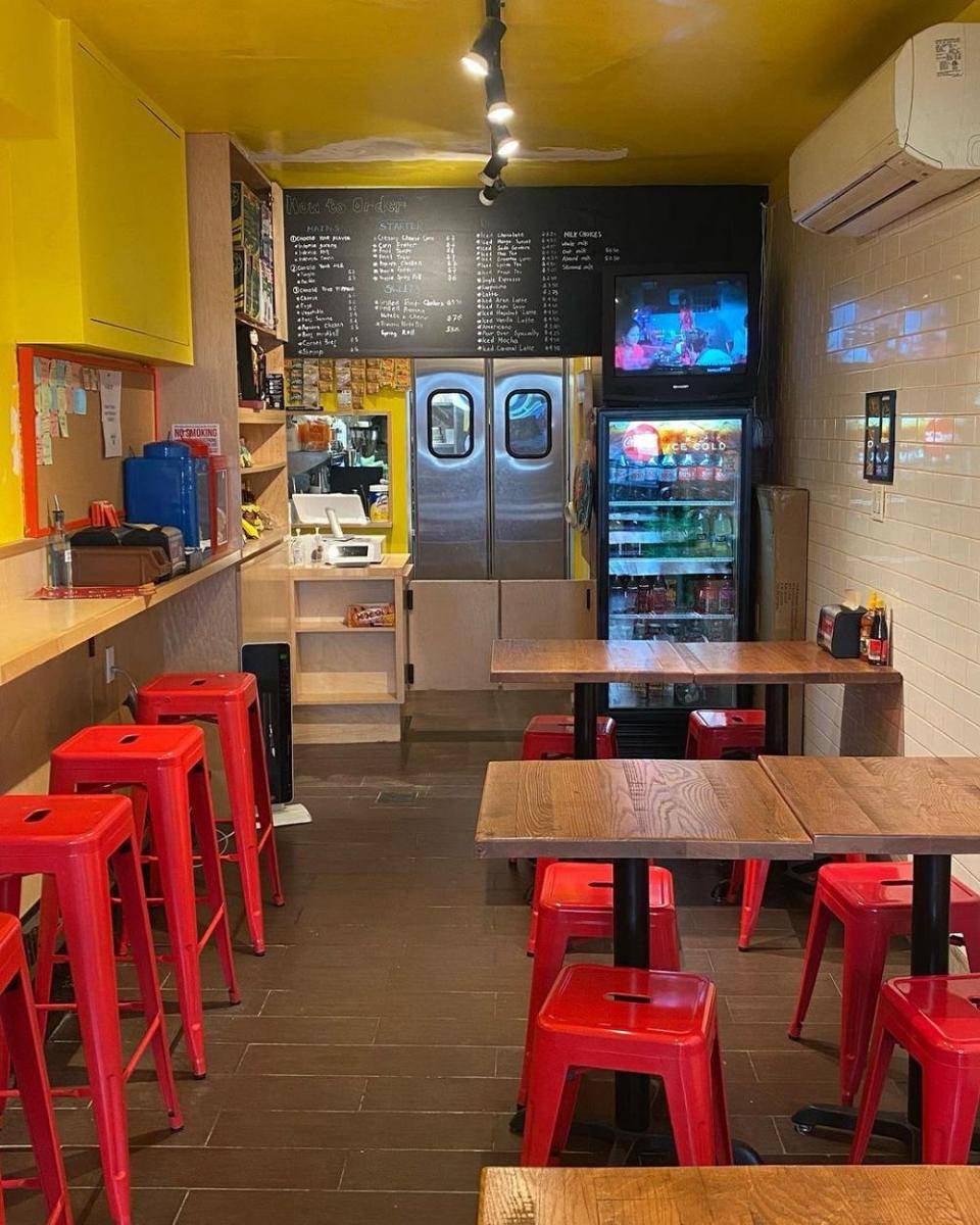 Warkop NYC di New York, USA (instagram.com/omar.k.prawiranegara)