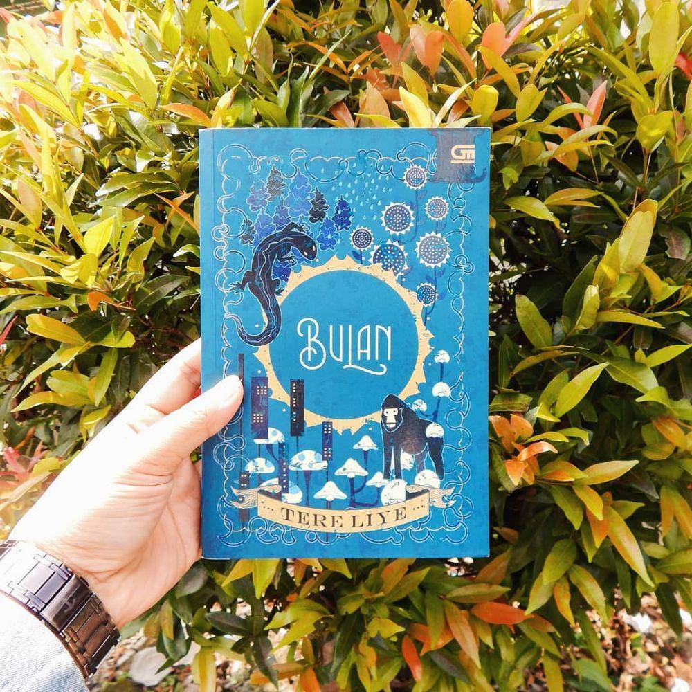 Bulan karya Tere Liye (instagram.com/tiareadsbooks)