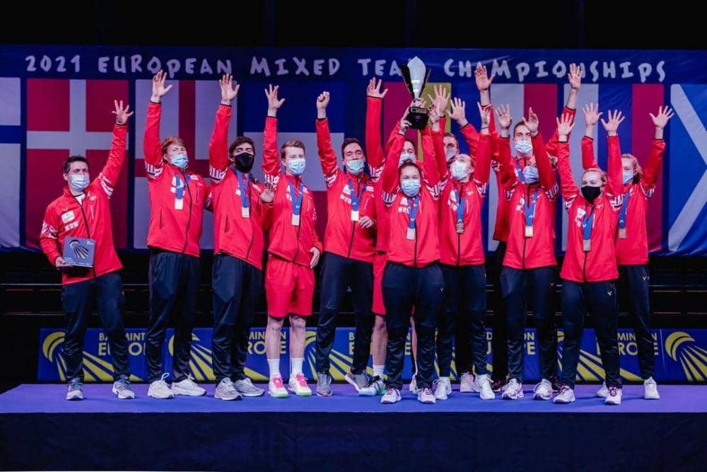 Tim beregu campuran Denmark saat meraih medali emas di Kejuaraan Beregu Campuran Eropa 2021. (instagram.com/badminton_europe)