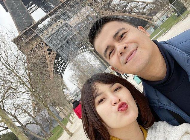 9 Potret Babymoon Rosiana Dewi dan Handika Pratama di Paris