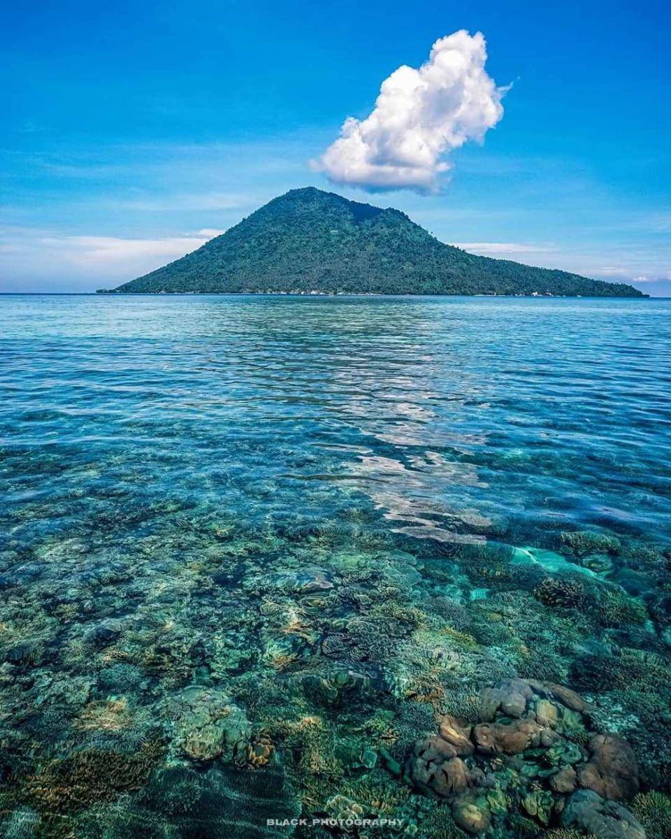 Taman Laut Bunaken (instagram.com/blackpaker__)
