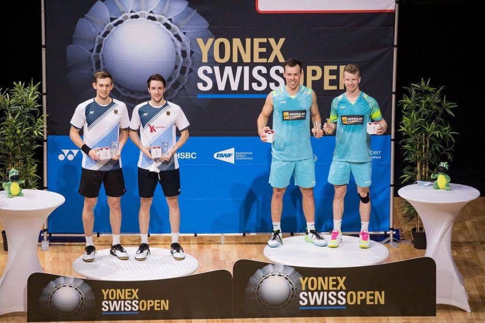 Kim Astrup dan Anders Skaarup Rasmussen (podium kanan) berpose saat menjuarai Swiss Open 2021. (instagram.com/kimastrup)