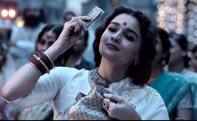 Alia Bhatt dalam film Gangubai Kathiawadi (neews247plus.com)