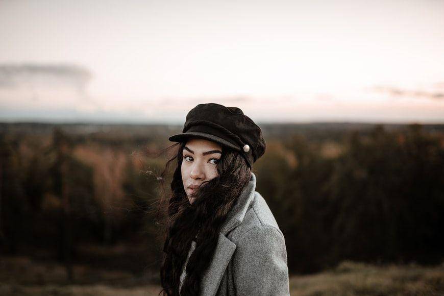 ilustrasi wanita serius (unsplash.com/Gantas Vaičiulėnas)