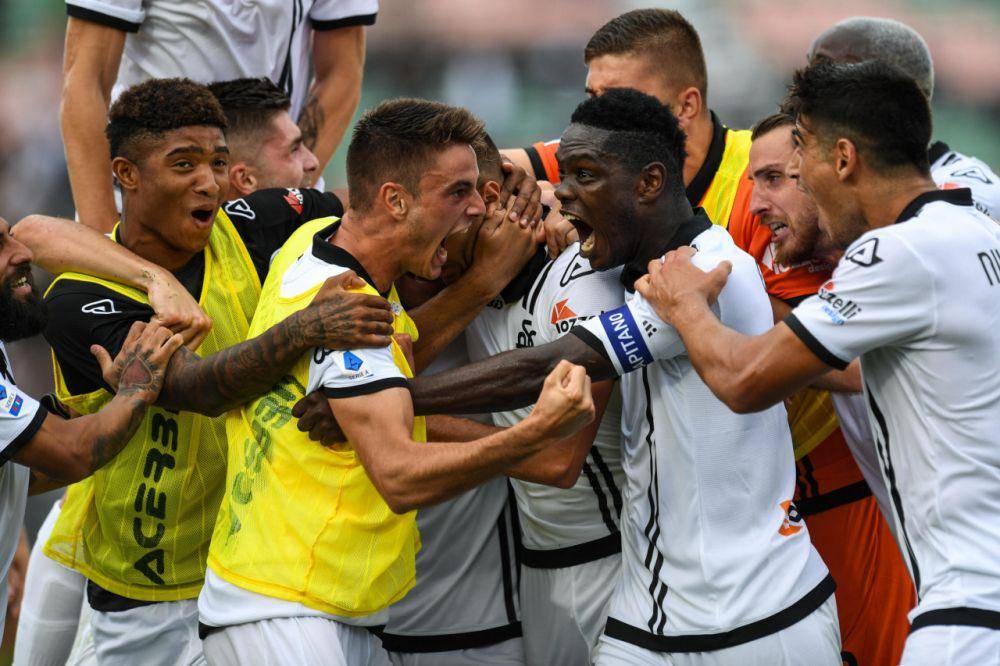 potret selebrasi kemenangan Spezia atas Venezia (football-italia.net)