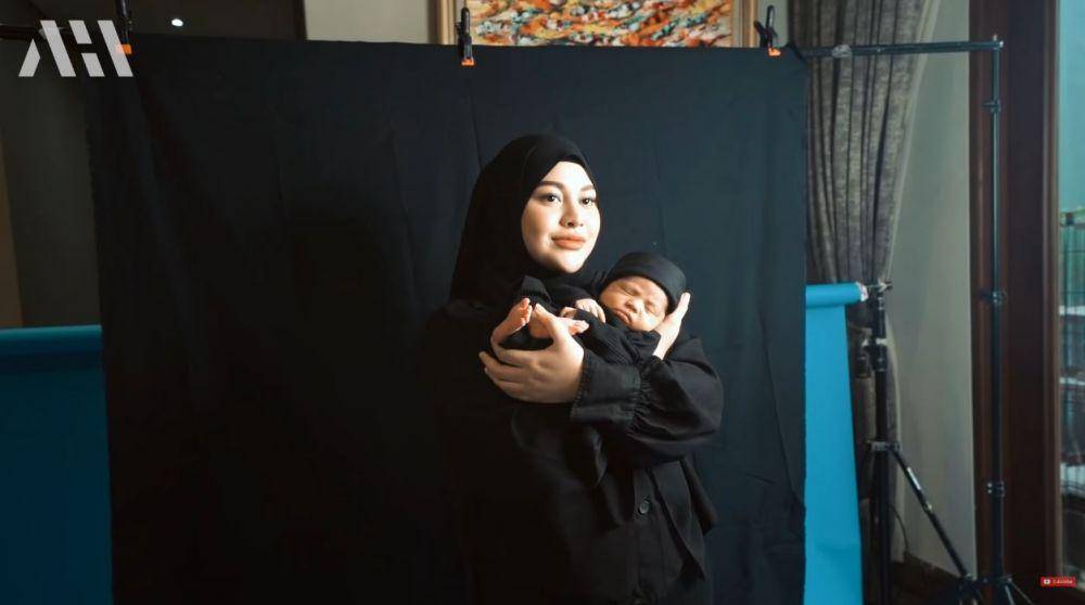 pemotretan baby Ameena (YouTube.com/AH)