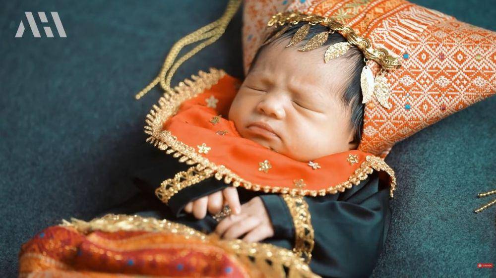 pemotretan baby Ameena (YouTube.com/AH)