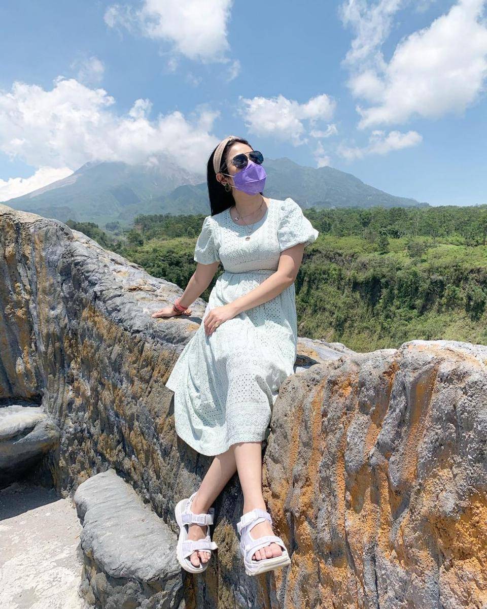 OOTD dress ala Nindy Ayunda (instagram.com/nindyayunda)