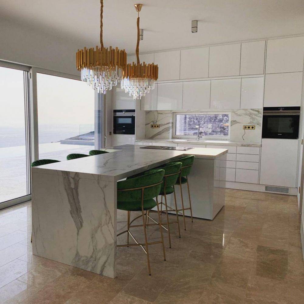 Ide desain kitchen island (instagram.com/fragkojohn)