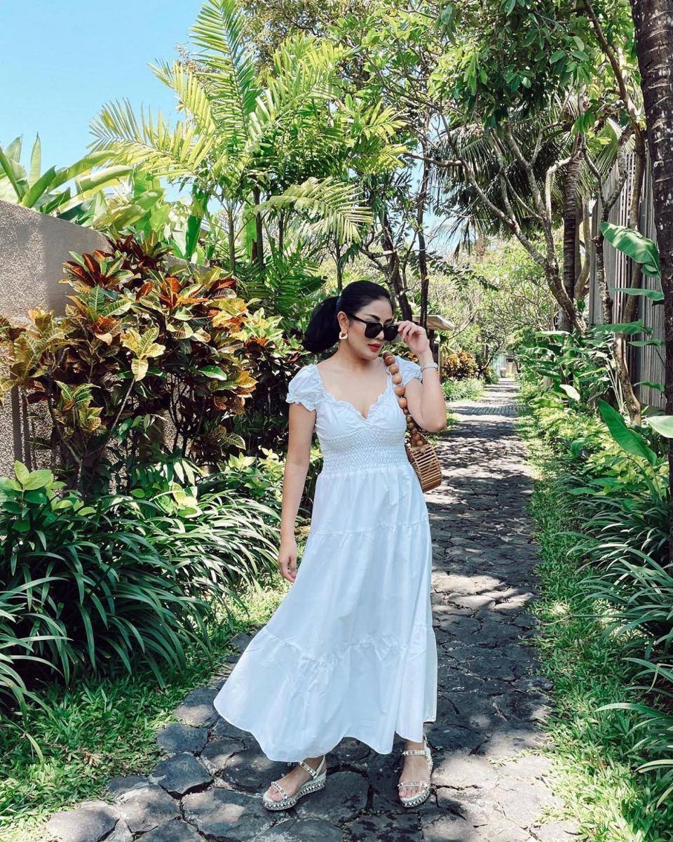 OOTD dress ala Nindy Ayunda (instagram.com/nindyayunda)