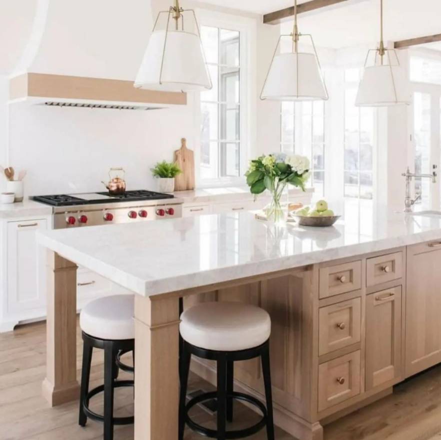 Ide desain kitchen island (instagram.com/our.europeanfarmhouse)