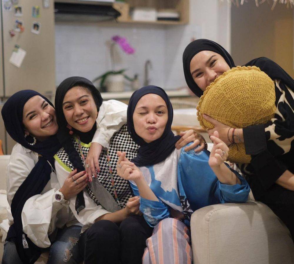artis yang dekat dengan iparnya (instagram.com/zaskiadyamecca)