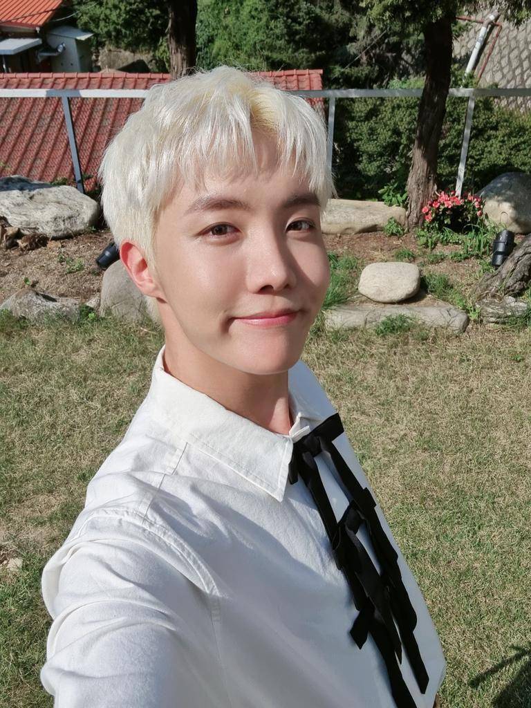 potret J-Hope BTS (twitter.com/BTS_twt)