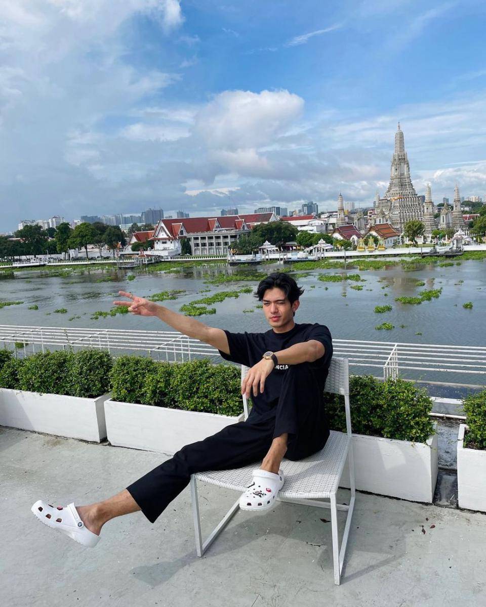 outfit nongkrong simpel ala Net Siraphop (instagram.com/net_siraphop)