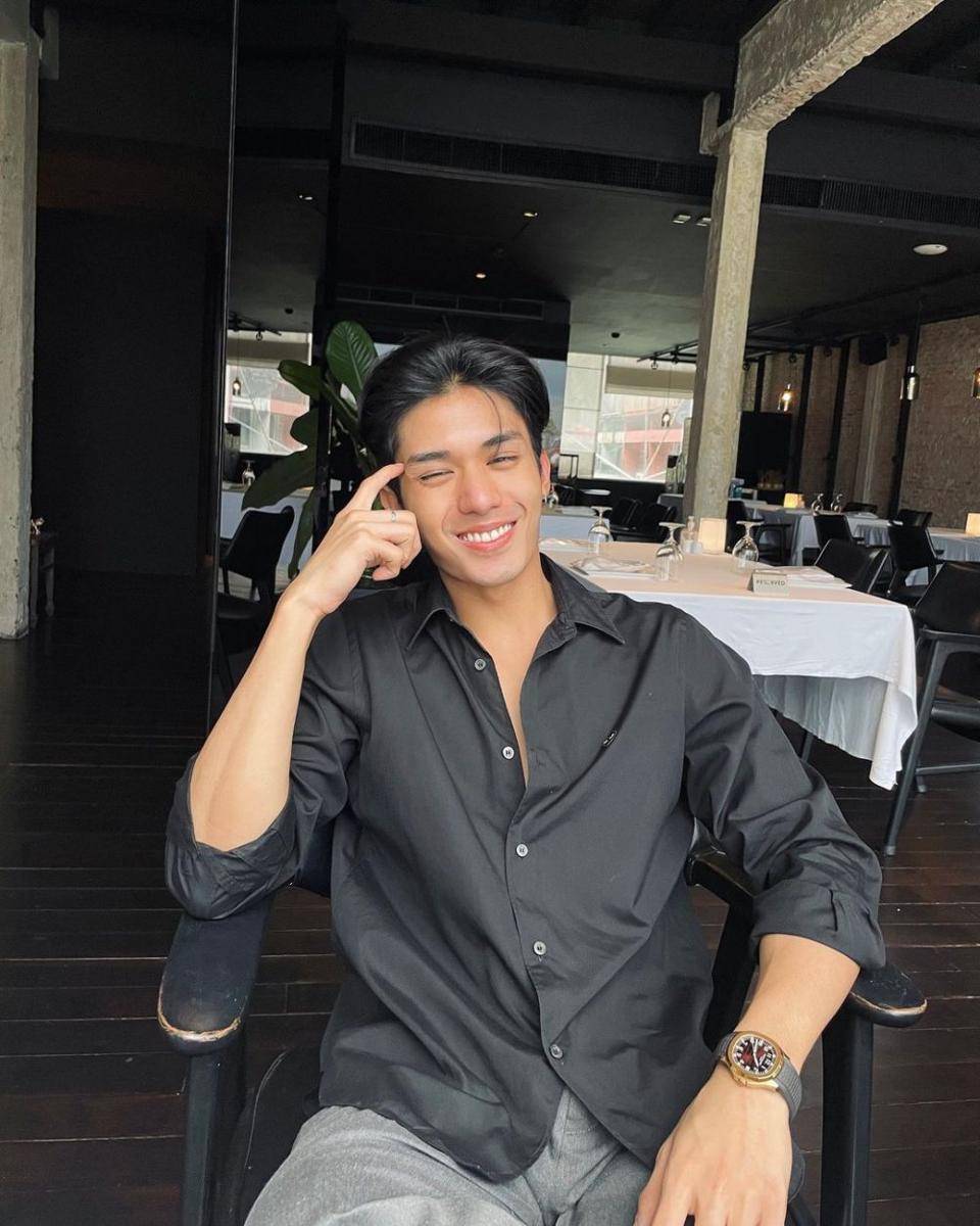 outfit nongkrong simpel ala Net Siraphop (instagram.com/net_siraphop)