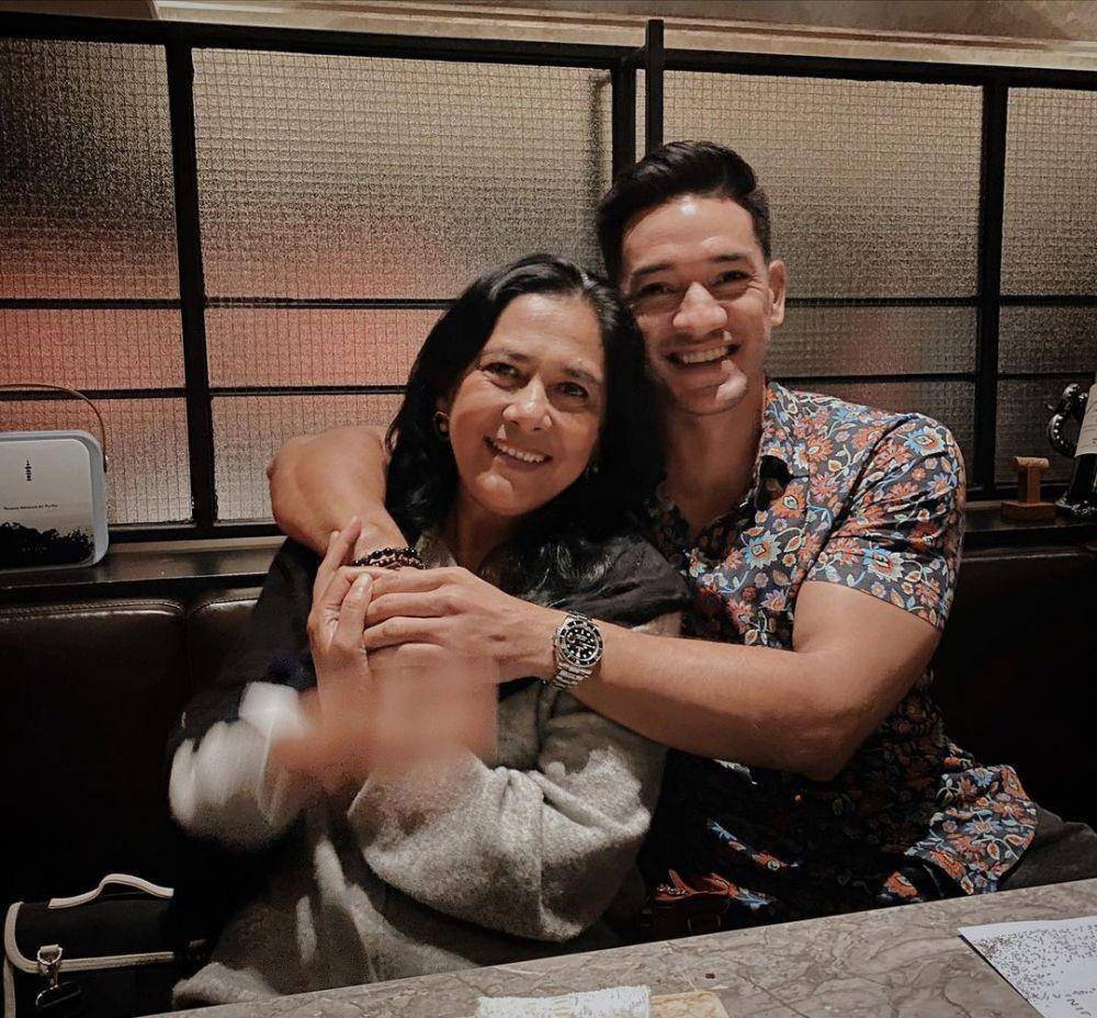 potret artis yang dekat dengan mertuanya (instagram.com/andrew.white._)