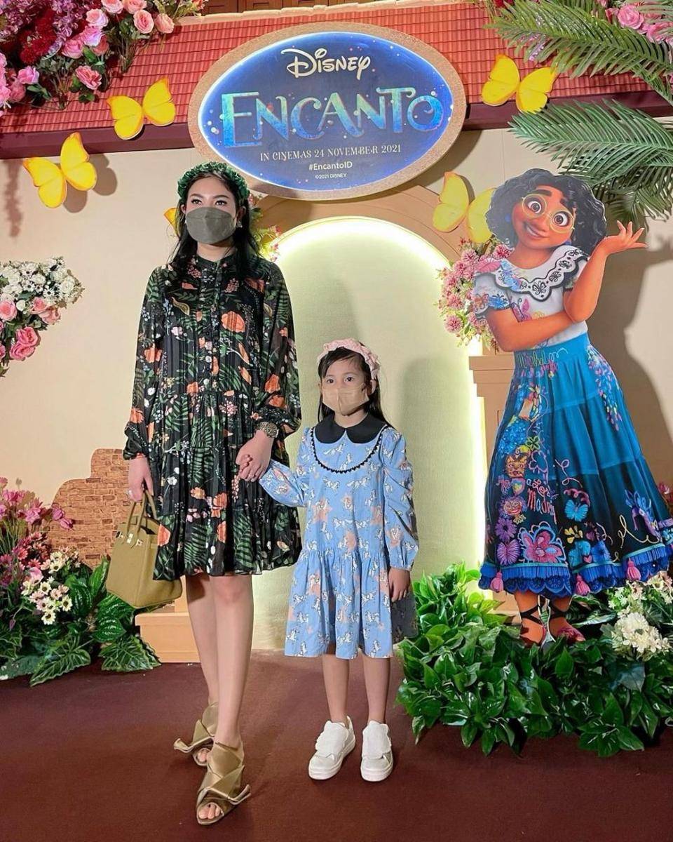 OOTD dress ala Nindy Ayunda (instagram.com/nindyayunda)