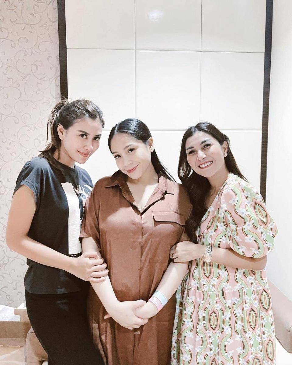 artis yang dekat dengan iparnya (instagram.com/syahnazs)