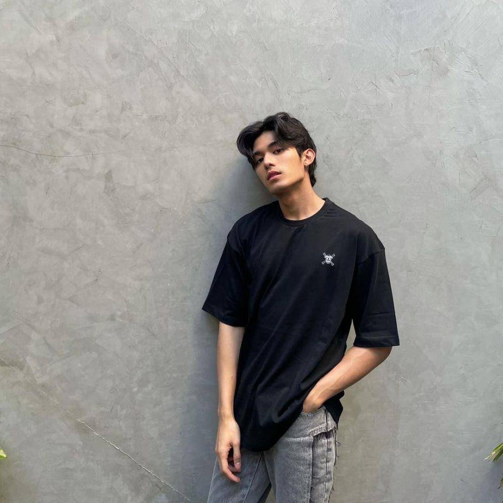 outfit nongkrong simpel ala Net Siraphop (instagram.com/net_siraphop)