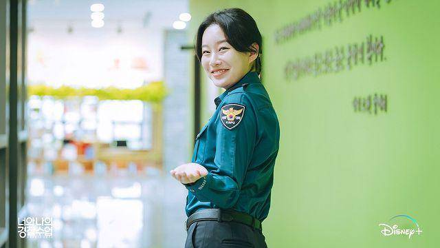 Park Yoo Na di drama Rookie Cops (instagram.com/disneypluskr)