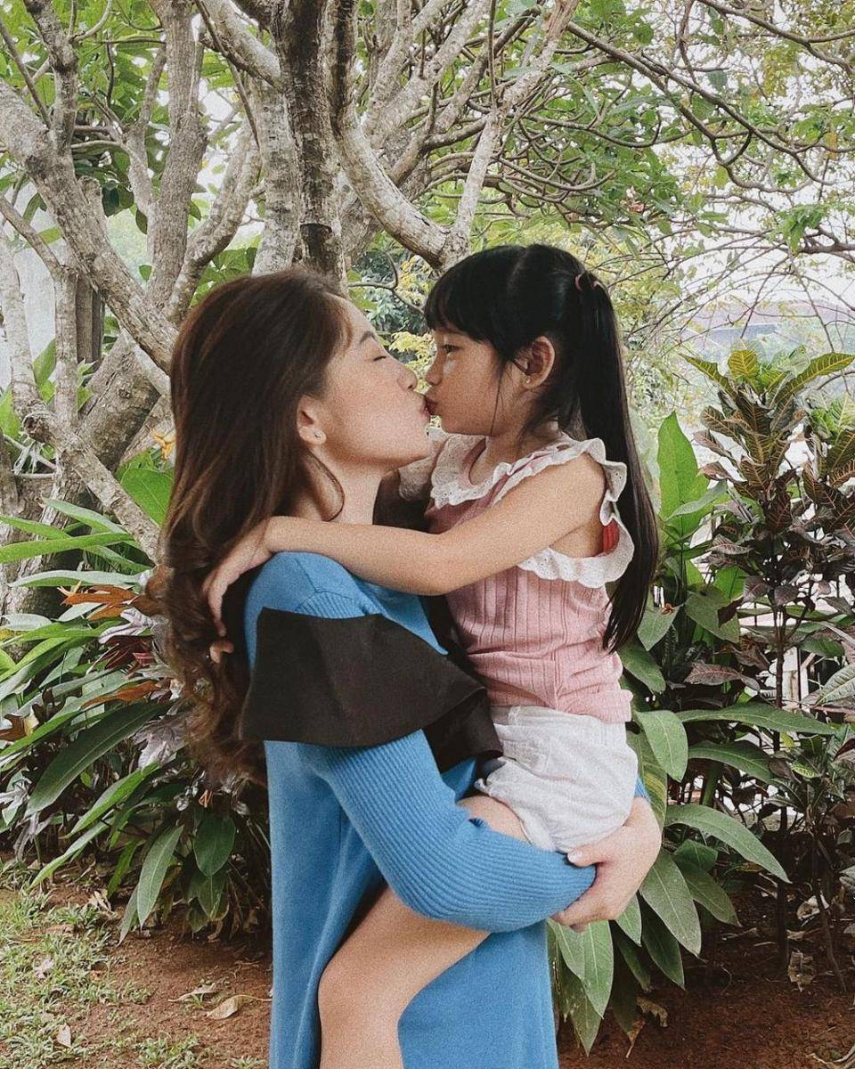 potret Natalie Zenn dan Azalea (instagram.com/nataliezenn24)