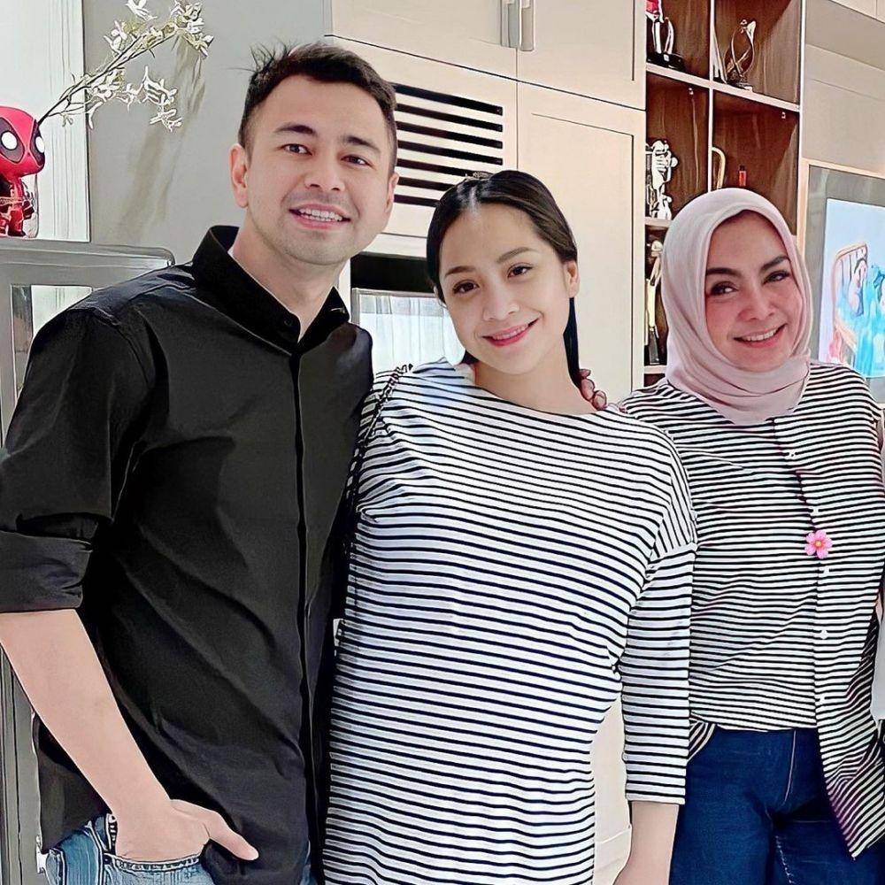 potret artis yang dekat dengan mertuanya (instagram.com/rieta_amilia)