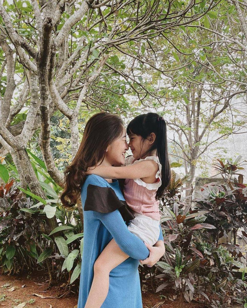 potret Natalie Zenn dan Azalea (instagram.com/nataliezenn24)