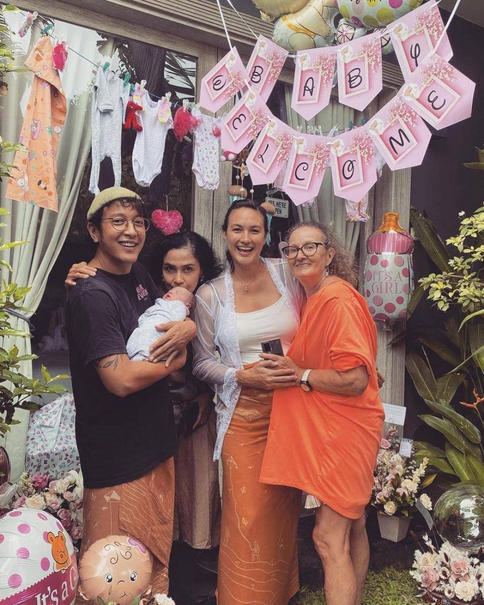 potret artis yang dekat dengan mertuanya (instagram.com/nadinelist)