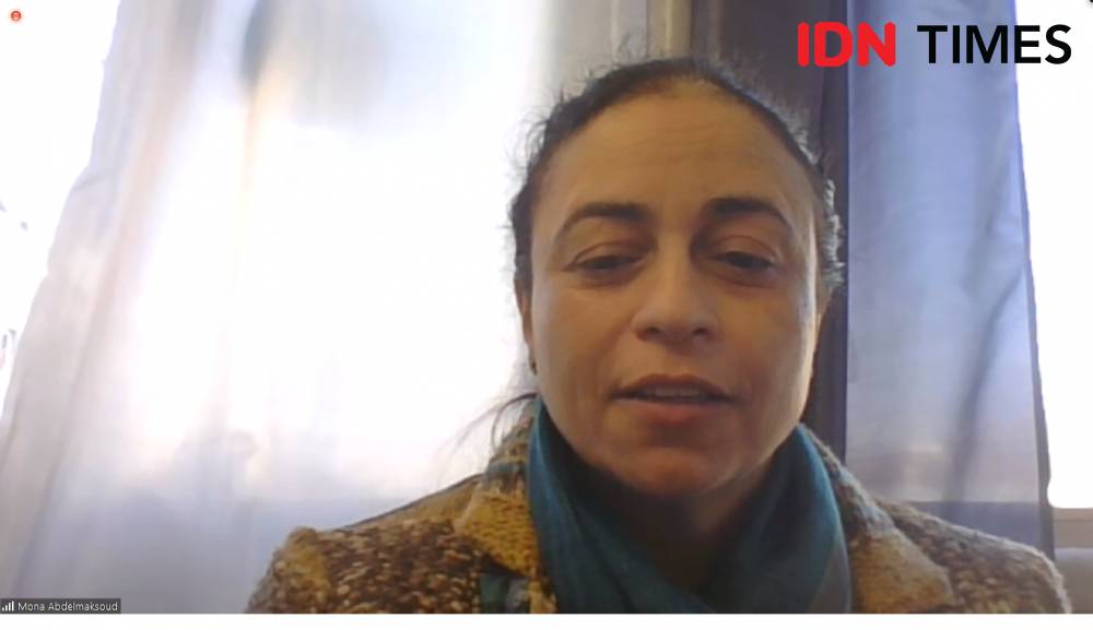 Mona Magdy Abdelmaksoud selaku Senior Manager, Gender Balance & Research, Women in News, dalam diskusi bertajuk Women in News dengan topik Having Sexual Harassment Policy in the Newsroom yang diselenggarakan oleh WAN-IFRA WIN SEA Leadership Hub 2022. 5 Maret 2022. (IDN Times/M. Tarmizi Murdianto)