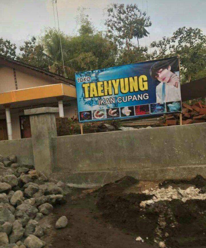 warung pakai nama idol KPop (twitter.com/nocontextwarung)