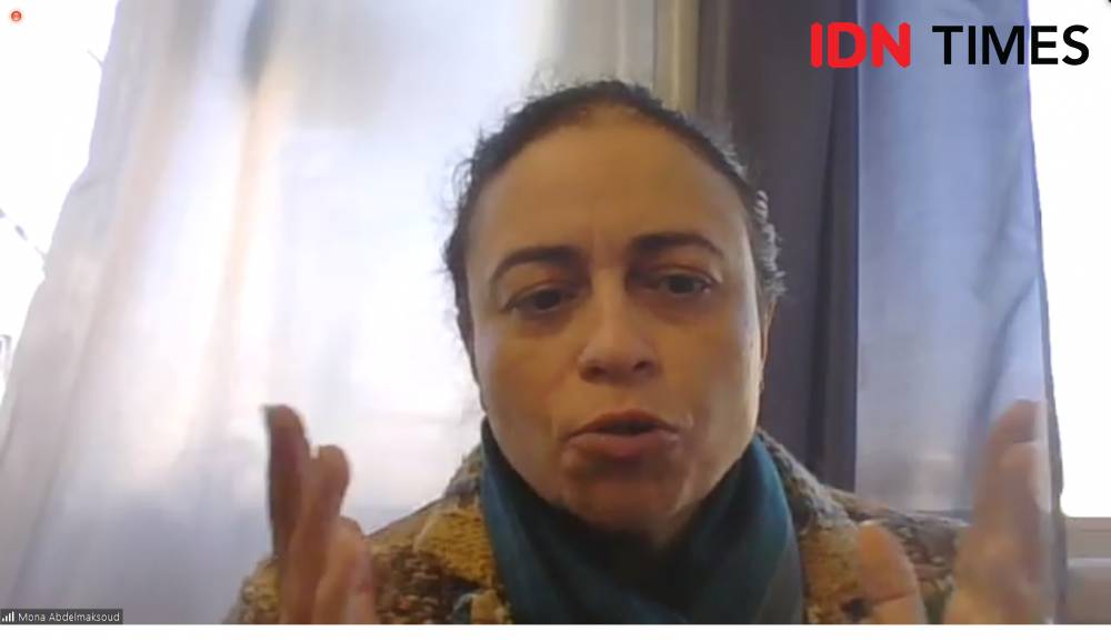 Mona Magdy Abdelmaksoud selaku Senior Manager, Gender Balance & Research, Women in News, dalam diskusi bertajuk Women in News dengan topik Having Sexual Harassment Policy in the Newsroom yang diselenggarakan oleh WAN-IFRA WIN SEA Leadership Hub 2022. 5 Maret 2022. (IDN Times/M. Tarmizi Murdianto)