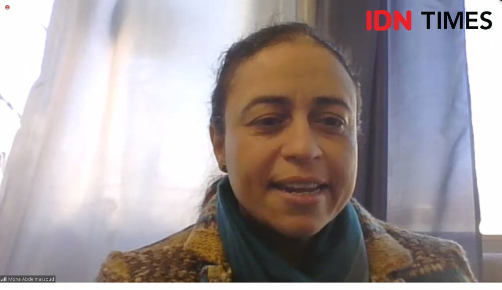 Mona Magdy Abdelmaksoud selaku Senior Manager, Gender Balance & Research, Women in News, dalam diskusi bertajuk Women in News dengan topik Having Sexual Harassment Policy in the Newsroom yang diselenggarakan oleh WAN-IFRA WIN SEA Leadership Hub 2022. 5 Maret 2022. (IDN Times/M. Tarmizi Murdianto)