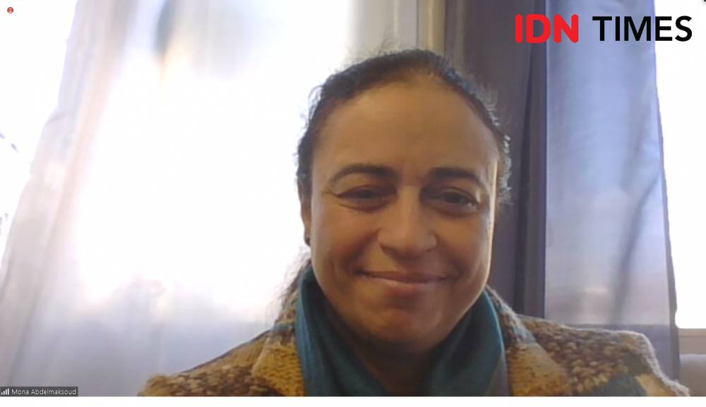 Mona Magdy Abdelmaksoud selaku Senior Manager, Gender Balance & Research, Women in News, dalam diskusi bertajuk Women in News dengan topik Having Sexual Harassment Policy in the Newsroom yang diselenggarakan oleh WAN-IFRA WIN SEA Leadership Hub 2022. 5 Maret 2022. (IDN Times/M. Tarmizi Murdianto)