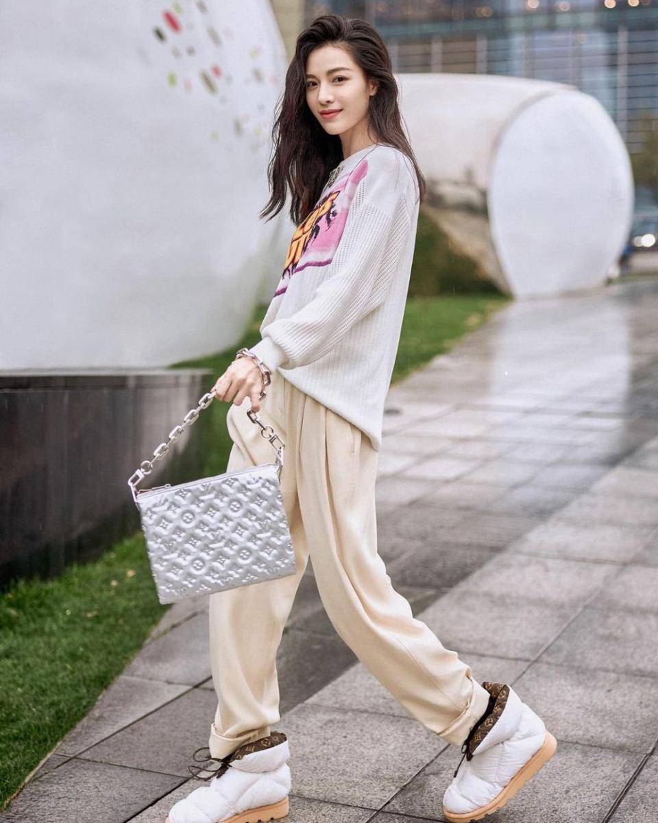 Elaine Zhong (instagram.com/elaine_zhongchuxi)