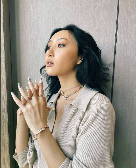 nail art Hwasa Mamamoo (twitter.com/PopnailsK)