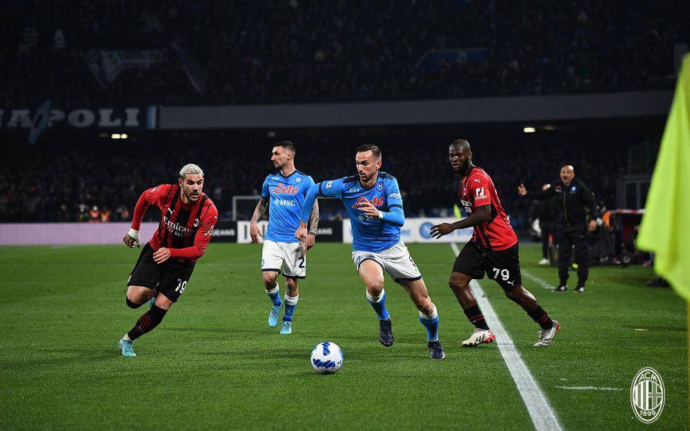 duel Napoli vs AC Milan (twitter.com/acmilan)
