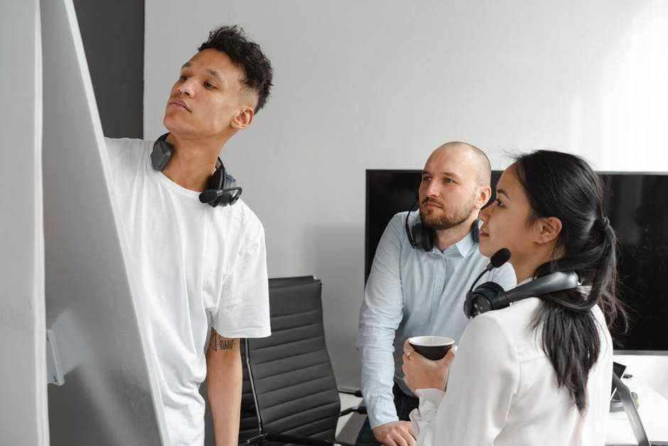 ilustrasi presentasi (pexels.com/Mikhail Nilov)