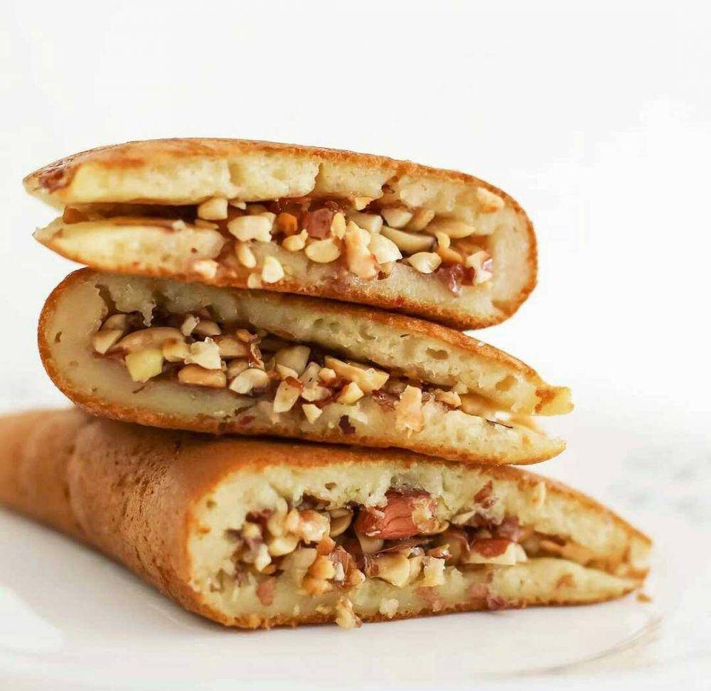 martabak manis (instagram.com/deldeldeldel)