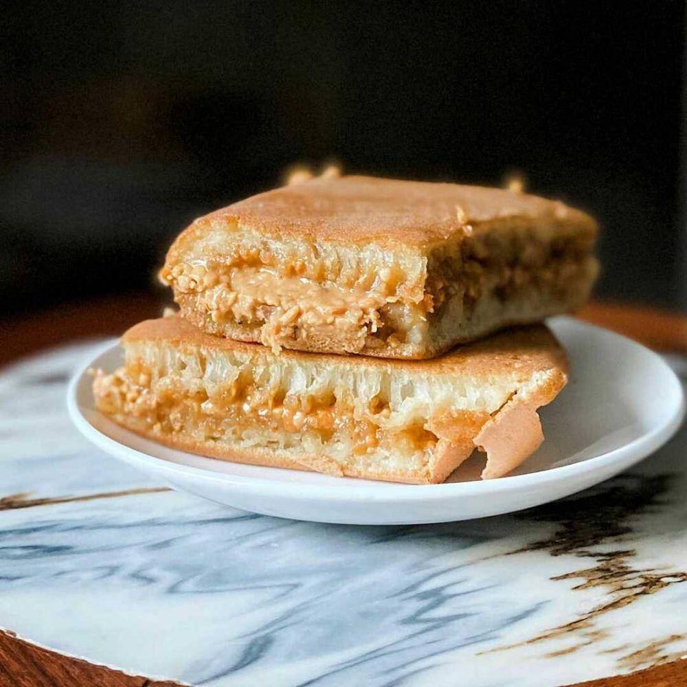 martabak manis (instagram.com/vivienneeluv)