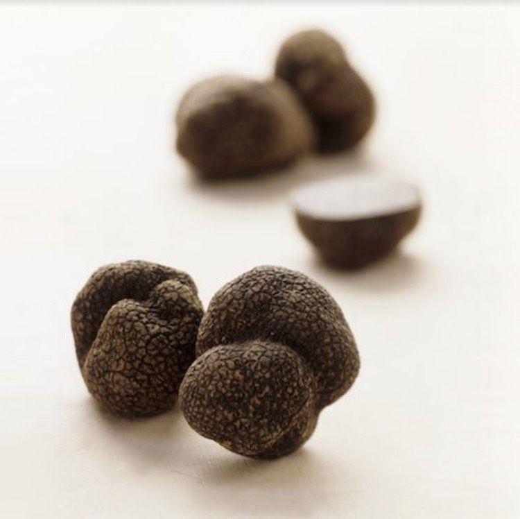 jamur truffle hitam (instagram.com/eatalytoronto)
