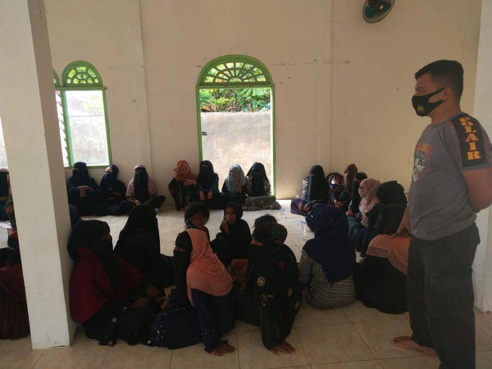 Ratusan imigran Rohingya terdampar di Bireuen. (Dokumentasi Polres Bireuen untuk IDN Times)