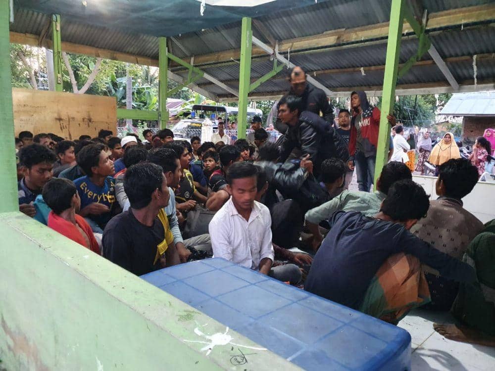 Ratusan imigran Rohingya terdampar di Bireuen. (Dokumentasi Polres Bireuen untuk IDN Times)