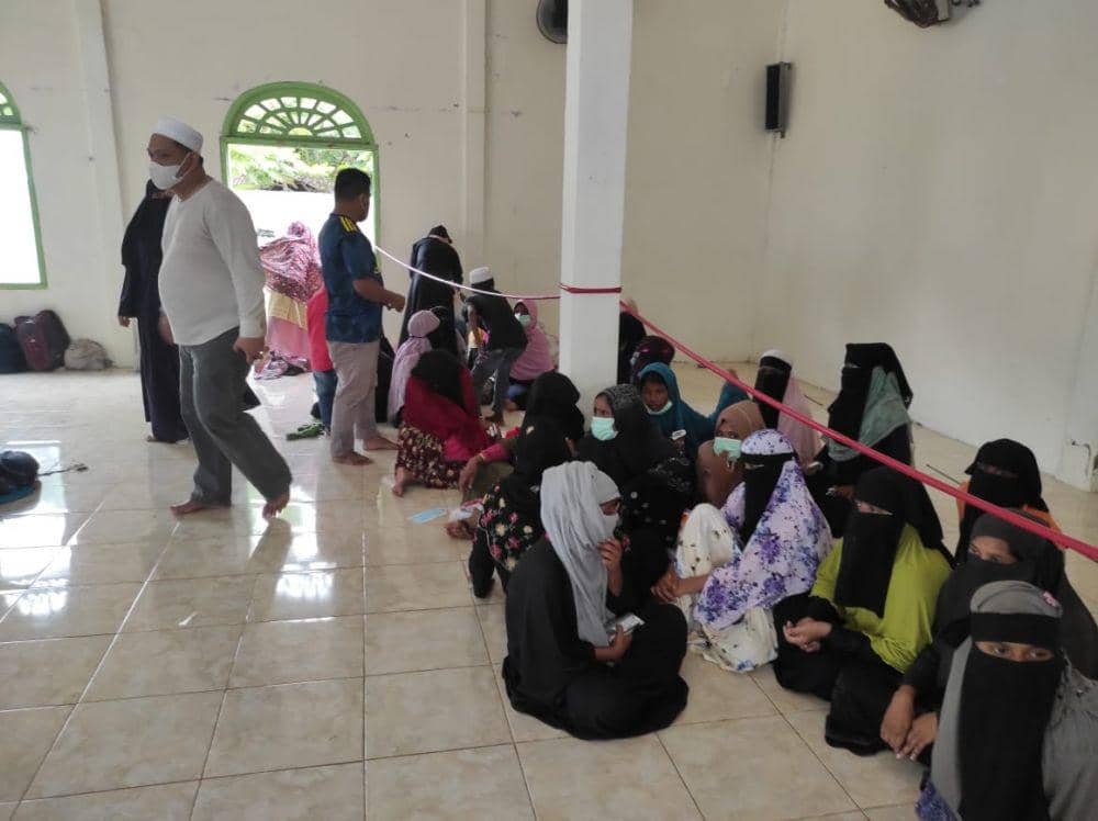 Ratusan imigran Rohingya terdampar di Bireuen. (Dokumentasi Polres Bireuen untuk IDN Times)