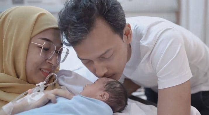Fedi Nuril temani istri melahirkan (instagram.com/fedinuril)